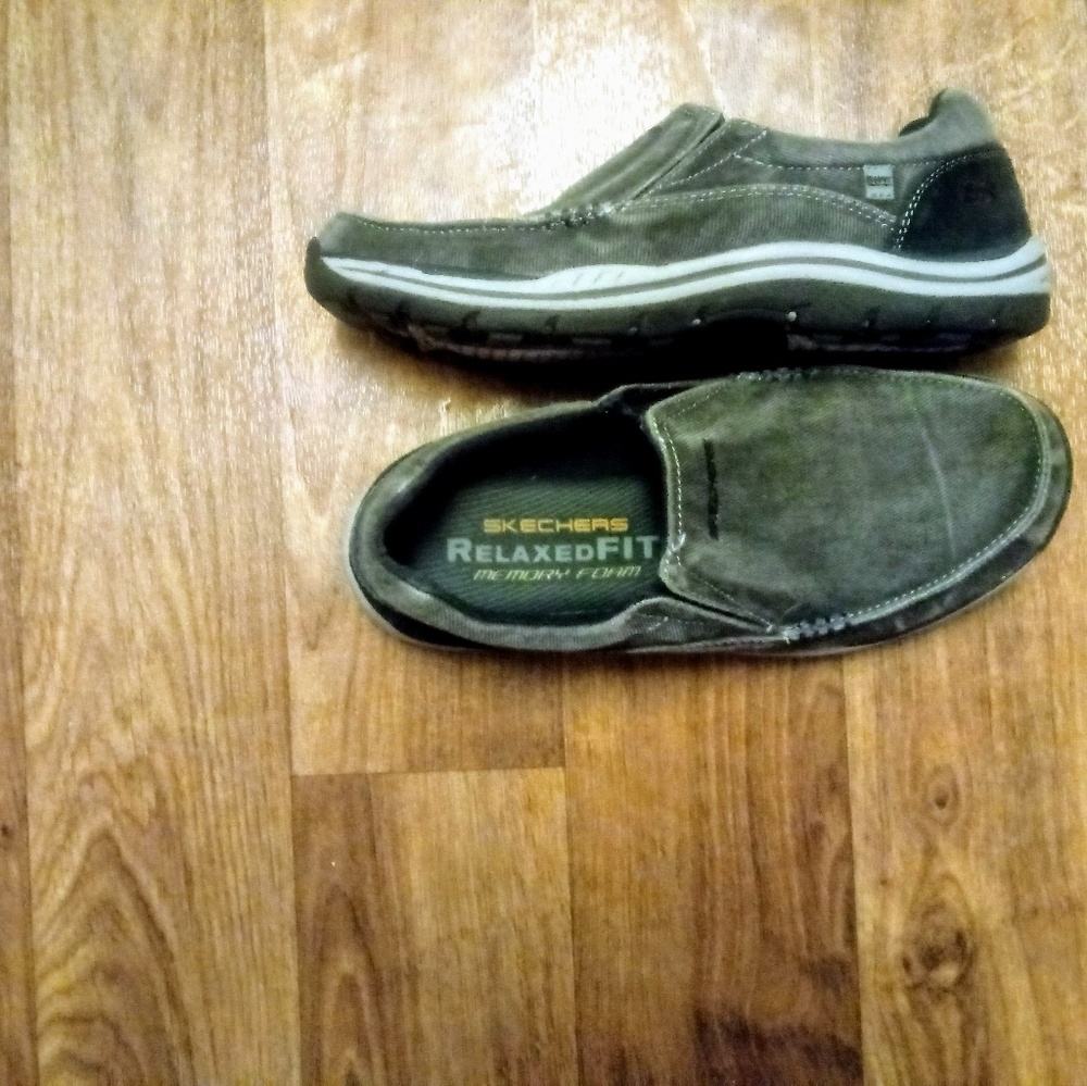 Mens memory foam skechers